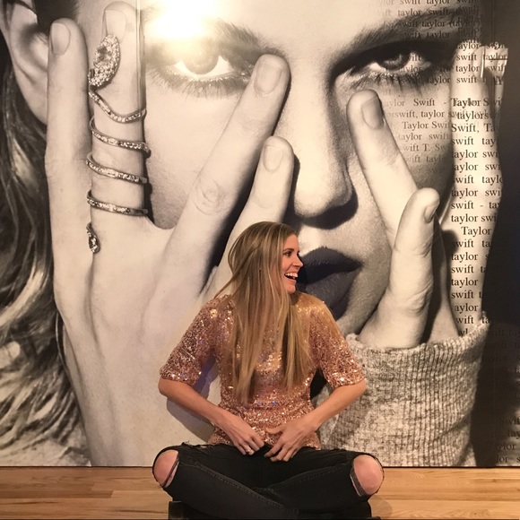 Pink sequin top - Picture 1 of 3